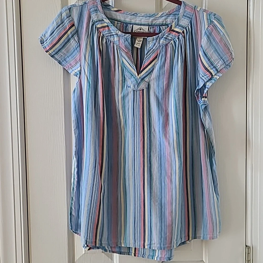 ST. JOHN'S BAY WOMEN'S BLUE SHORT SLEEVE STRIPED TOP SIZE SMALL